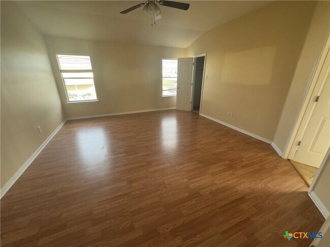 Building Photo - 2617 White Moon Dr