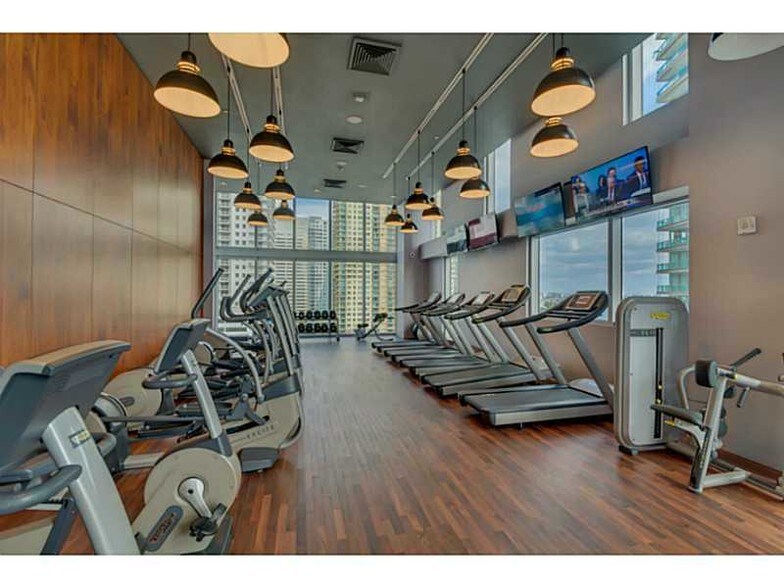 Building Photo - 1300 Brickell Bay Dr
