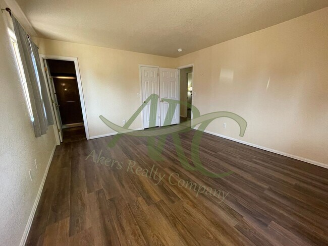 Building Photo - 746 S Legend Ln