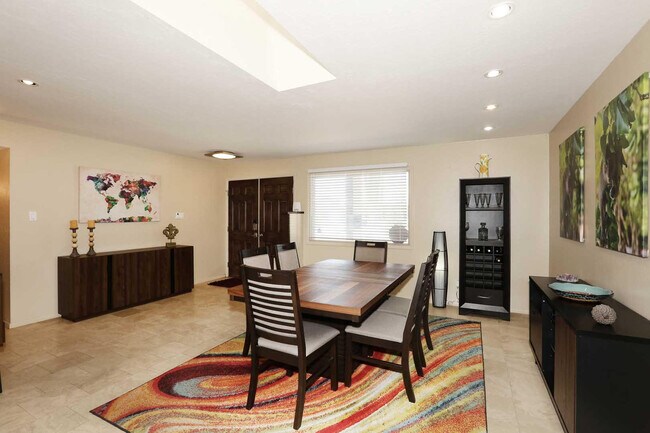 Building Photo - 2611 E Cheryl Dr