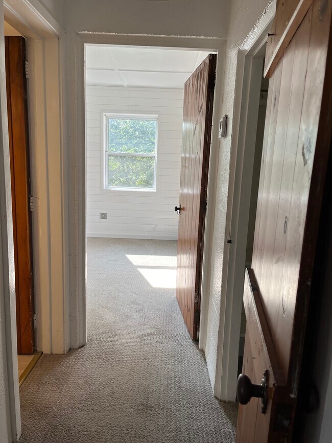 Building Photo - 214 Bird Ct