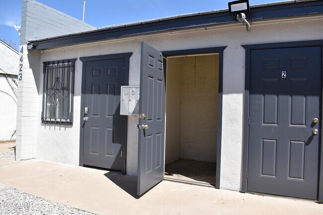 Building Photo - 4423 N 13th Pl