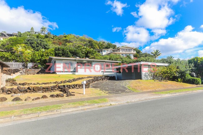 Building Photo - Lower Waialae Iki 3 Bedroom, 2 Bath Single...