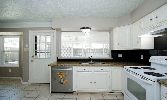 Building Photo - 21306 Park Run Dr