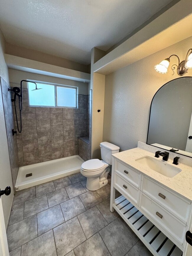 Building Photo - Beautiful golf course retreat