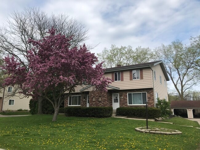 Building Photo - W151N11474 Potomac Cir