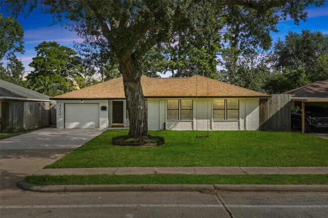 Primary Photo - 5010 W 43rd St
