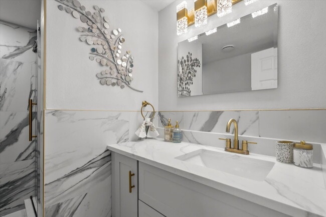 Building Photo - 3-Bedroom Punta Gorda Retreat with Marble ...