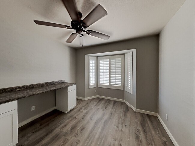 Building Photo - 4825 W Bluebell Way
