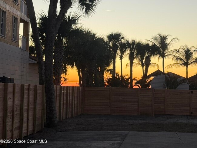 Building Photo - 154 Crescent Beach Dr