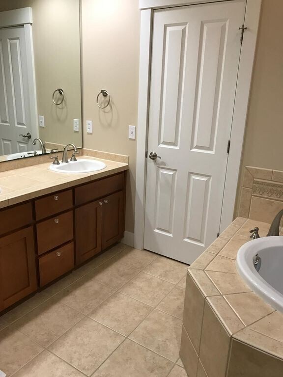 Building Photo - Spacious Home in Desirable Fircrest