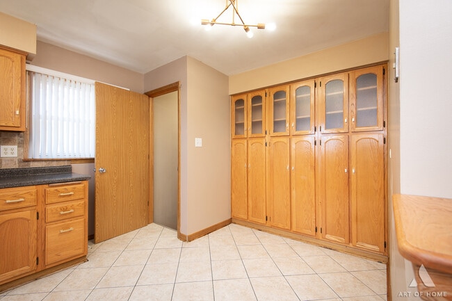 Building Photo - 9416 80th Ct