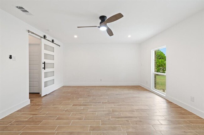 Building Photo - 1111 Spearson Ln
