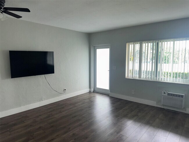 Building Photo - 600 Layne Blvd