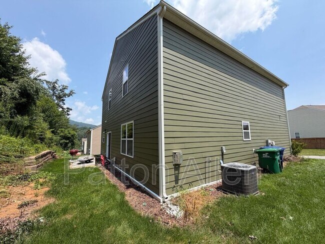 Building Photo - 138 Marathon Ln