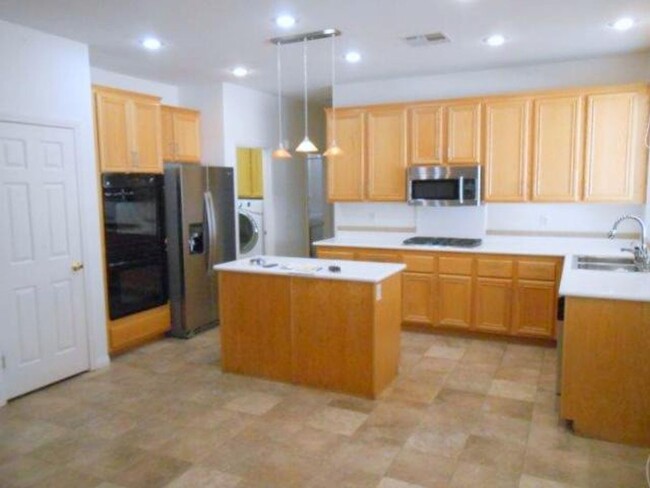 Building Photo - Beautiful 4 Bedroom Home in Summerlin