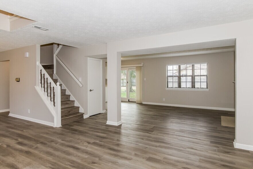 Building Photo - 6722 Foxfire Dr