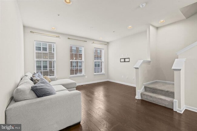 Building Photo - 7118 Rowlock Aly