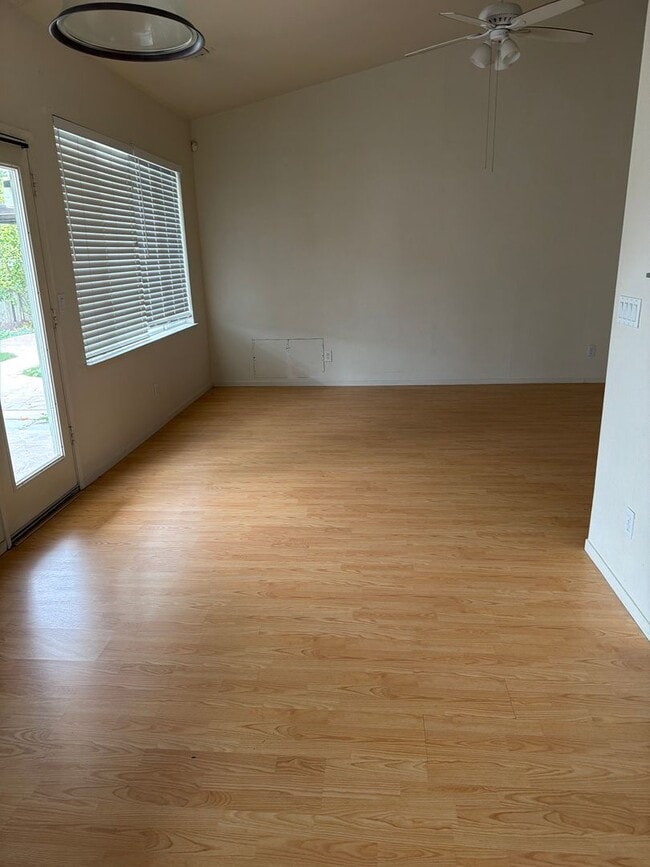 Building Photo - 473 Cabernet St