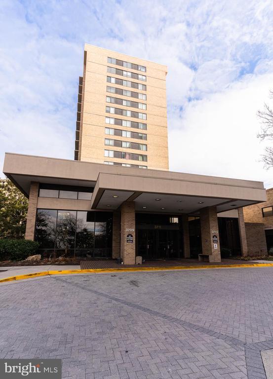 Building Photo - 3709 S George Mason Dr