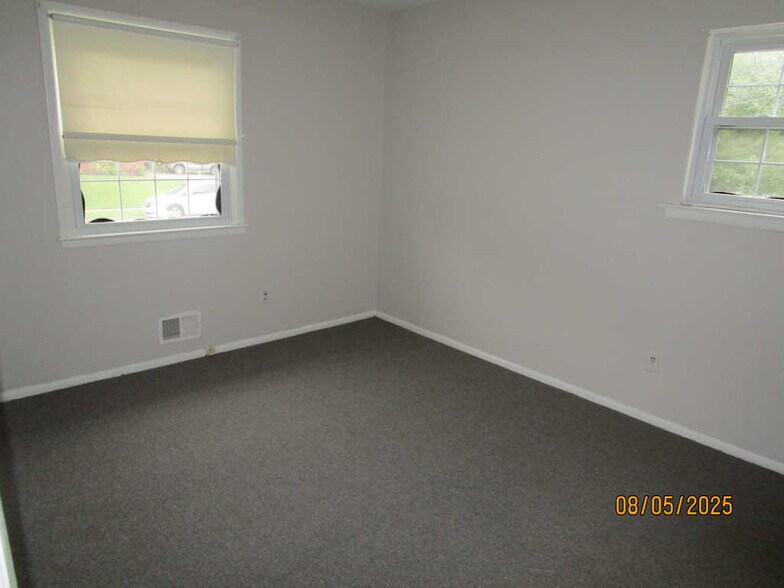 Building Photo - 36 Andover Rd