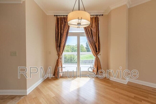 Building Photo - 110 31st Ave N