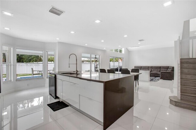 Building Photo - 3432 SW 49th St