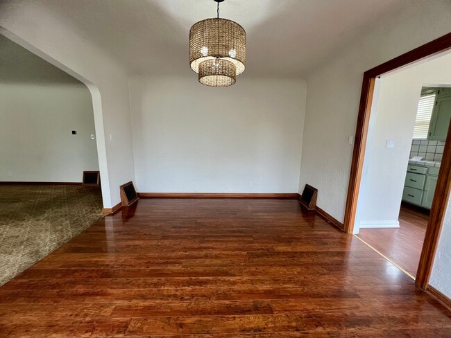 Building Photo - *** JUST REDUCED & MOVE- IN SPECIAL *** 3 Bedroom, 2 Bathroom charming Craftsman Style Home nestl...