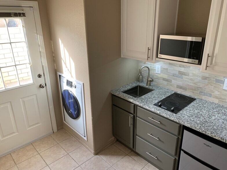 Building Photo - 13960 Driftwood Dr