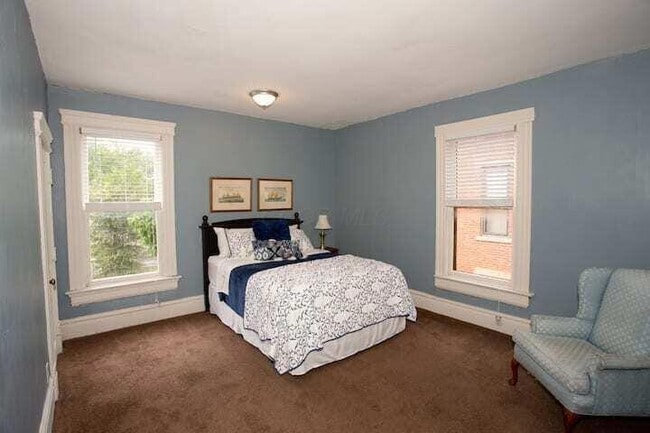 Building Photo - 705 Bryden Rd