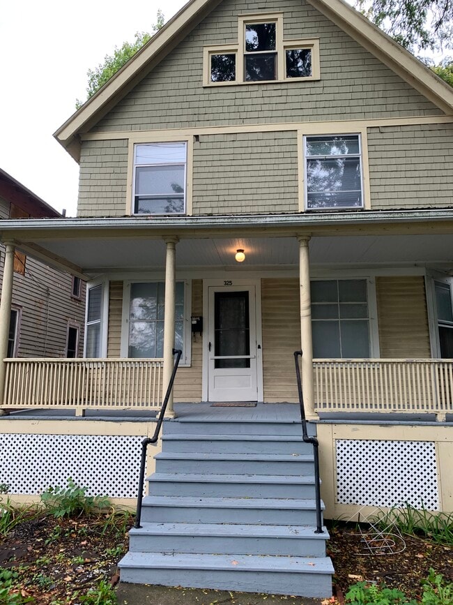 Building Photo - 325 N Albany St