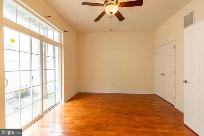 Building Photo - 1017 Dorrance St