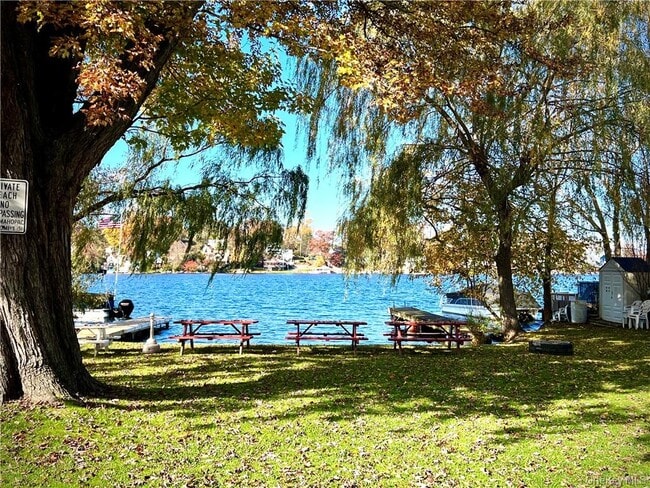 Building Photo - 722 US-6