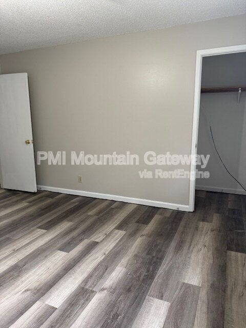 Building Photo - 54 Greenwood Dr