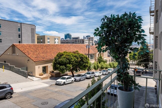 Building Photo - 65 Hermann St