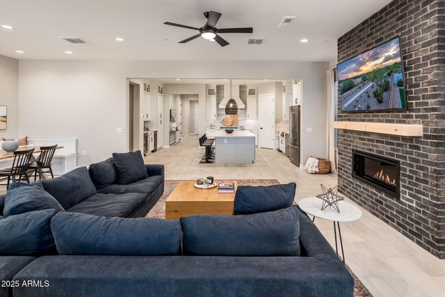 Building Photo - 6615 E Libby St