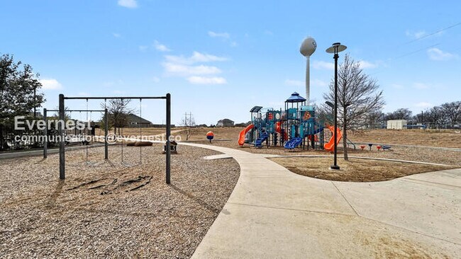 Building Photo - 3 Bed, 2 Bath Home with Fenced Yard & Garage / Pet-Friendly / Available Now!