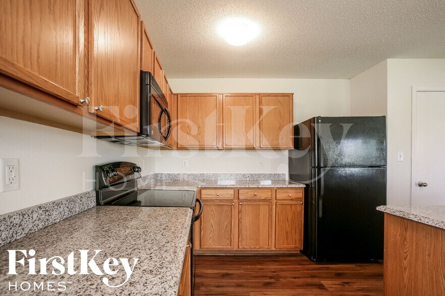 Building Photo - 5555 Wild Horse Dr