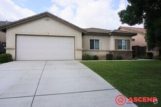 Building Photo - Beautiful Home Close to Golf Course!