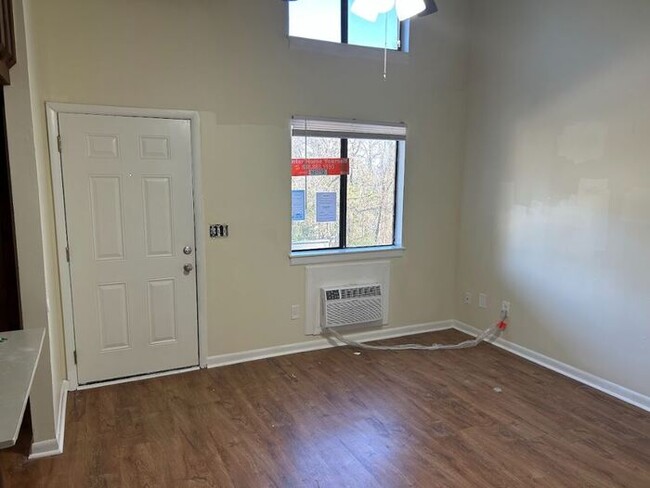 Building Photo - 1 Bedroom 1 Bath Apartment with Loft