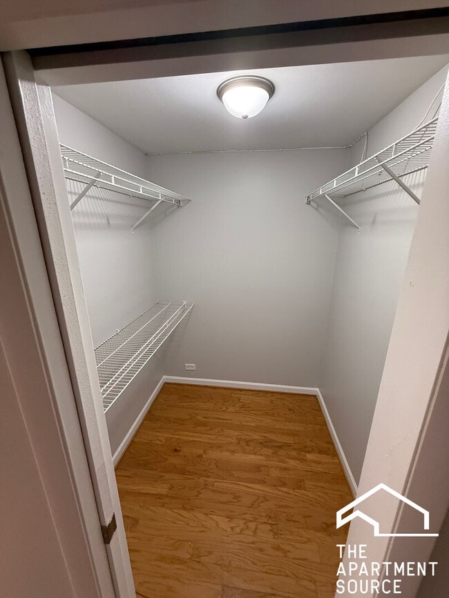 Building Photo - 744 W Gordon Terrace