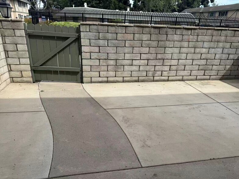 Building Photo - 1119 W Francis St