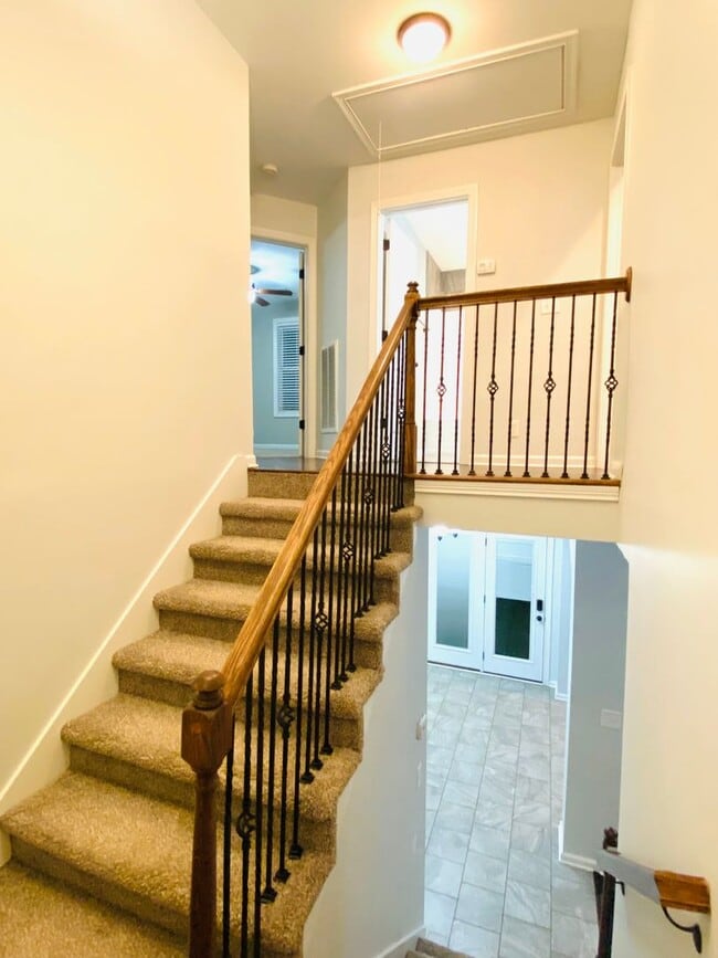 Building Photo - 1194 Eagle's Bluff Dr