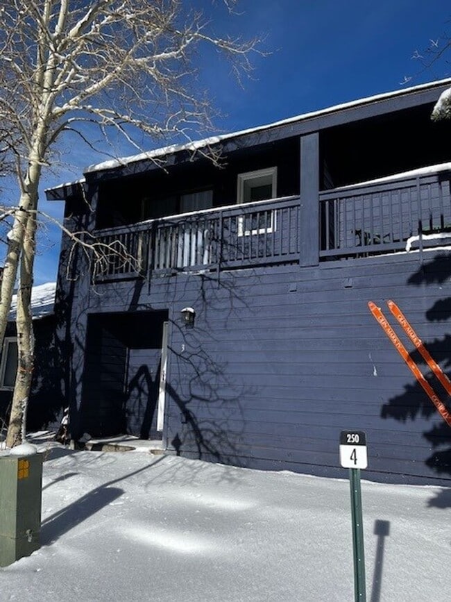 Building Photo - Winter Seasonal Rental- Lakeside Townhouse...