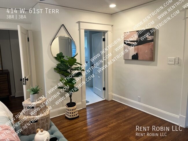 Building Photo - 414 W 61st Terrace