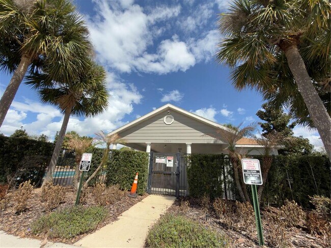 Building Photo - 2552 Aventurine St