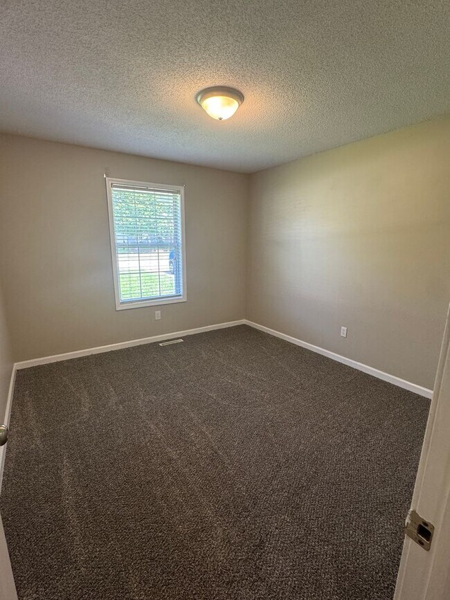 Building Photo - 3 Bedroom Home Strafford, Missouri