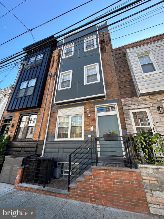 Building Photo - 742 Morris St