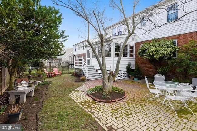Building Photo - 1727 Oakcrest Dr