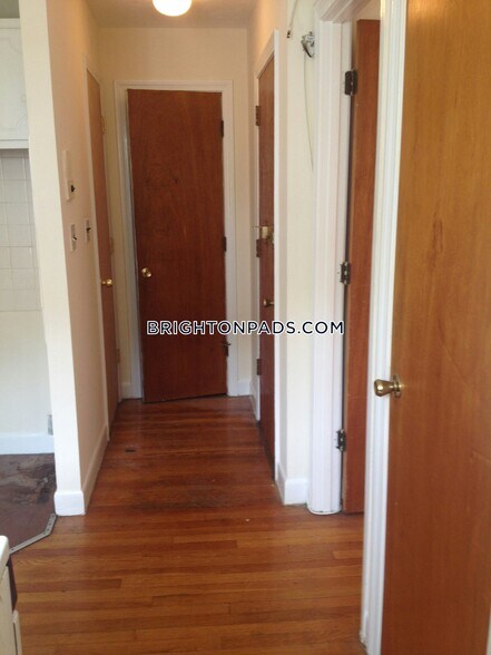 Building Photo - 164 N Beacon St